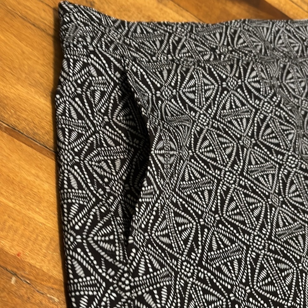 Ripskirt hawaii batik pattern, size M, in very good condition. Pockets - Picture 8 of 8